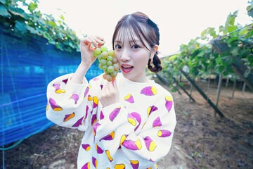 旬の「ぶどう狩り」を楽しむ石原夏織