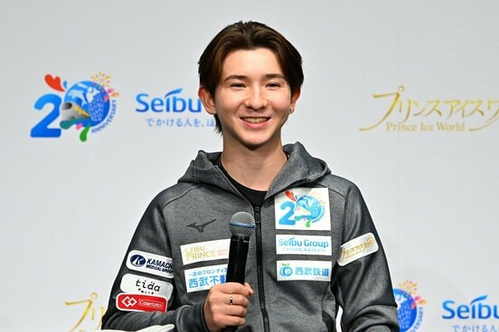 会見を行った中田璃士
