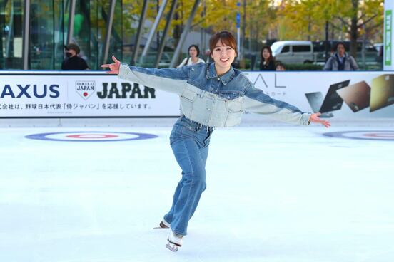 梅田の中心で本田望結が氷上を滑る