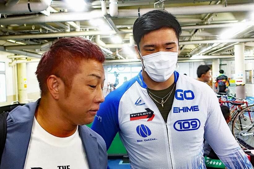 佐々木豪（右）は小倉竜二にアドバイスを乞うたが…