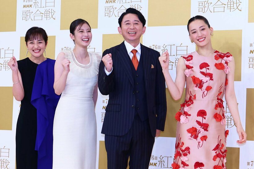 左から鈴木奈穂子アナウンサー、今田美桜、有吉弘行、綾瀬はるか