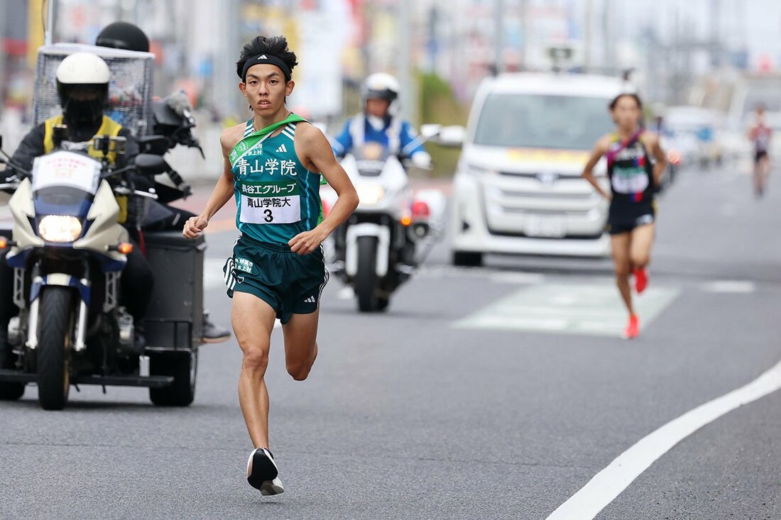 青学大のエース兼主将の黒田朝日(左)