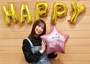  受賞を喜ぶＳＫＥ４８・荒井優希（東スポWeb）