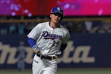 6回、ソロホームランを放った中日・石川昂弥