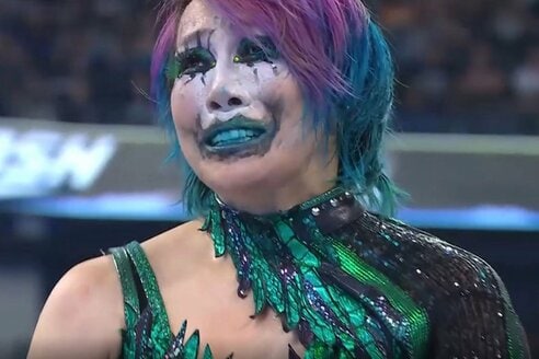 WWE】イヨに敗れた女帝アスカの涙が大反響！ ビッグEは「別れの