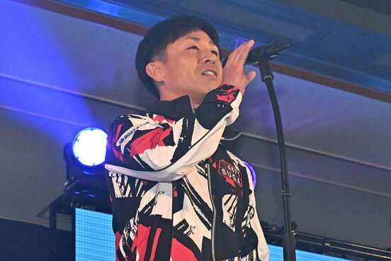 オープニングセレモニーに登場した菅章哉