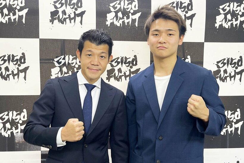 会見を行った亀田興毅ファウンダー(左)と佐野遥渉