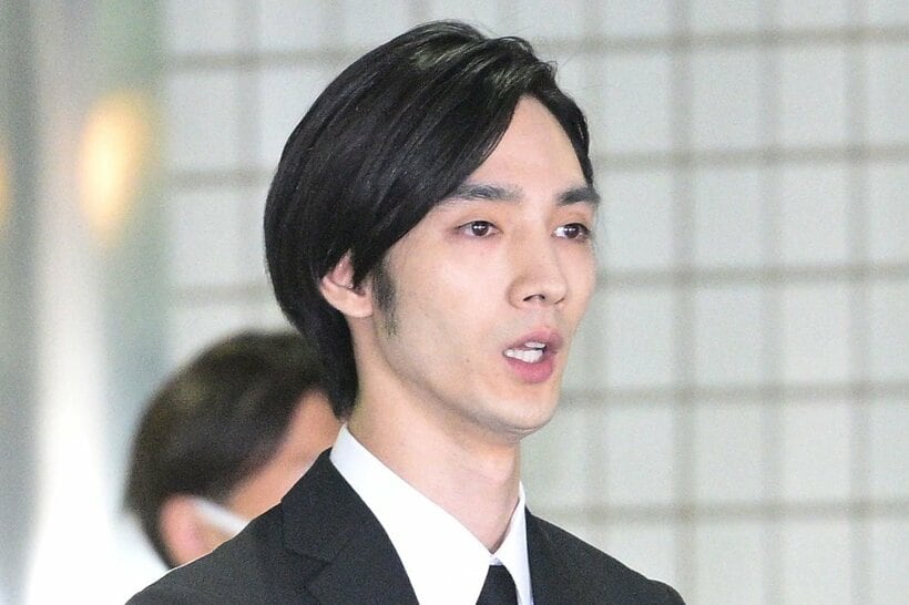 警察署から出てきて謝罪する清水尋也