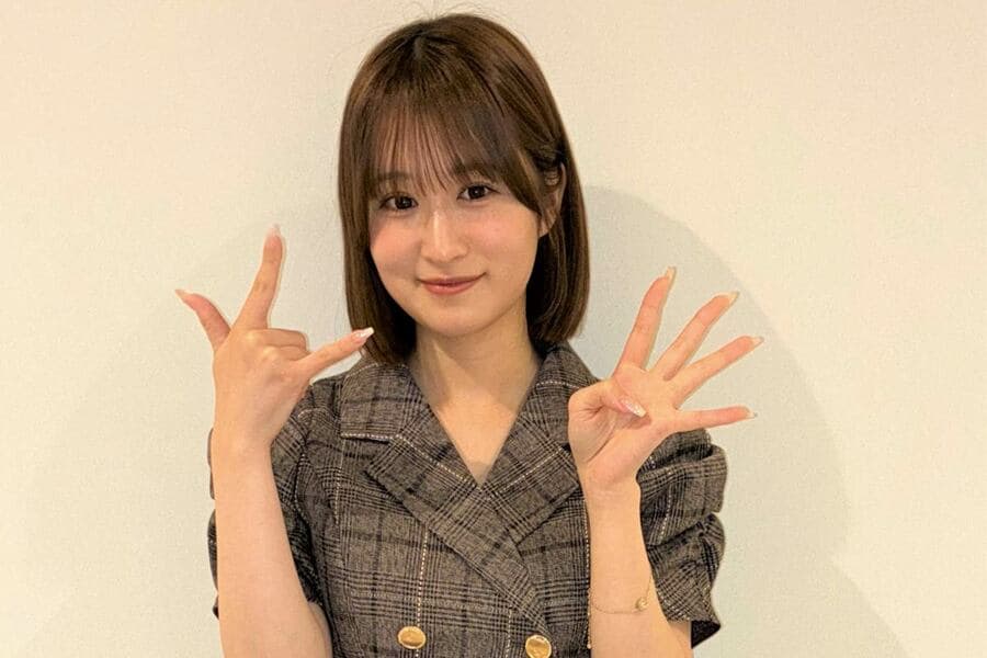 ポーズを決める田中伊桜莉