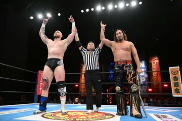 勝利した辻陽太（右）とゲイブ・キッド