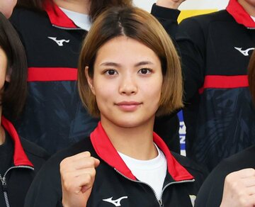 会見に出席した阿部詩