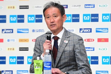 レースを総括した高岡寿成ＳＤ