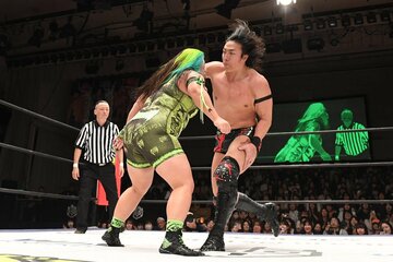 橋本千紘を攻める竹下幸之介