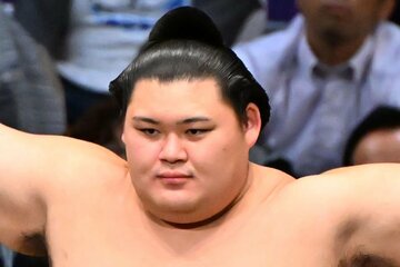 休場した大の里