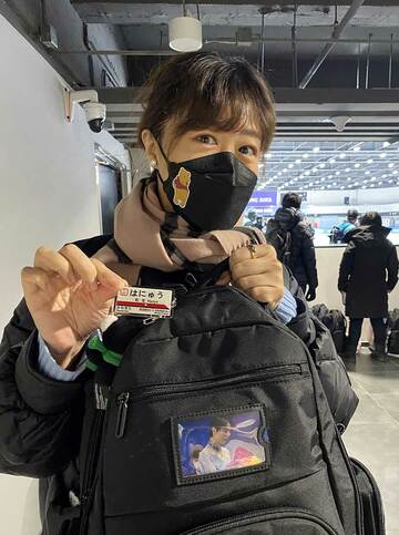  羽生の公式練習を取材したハルビン日報の王坤記者（東スポWeb）