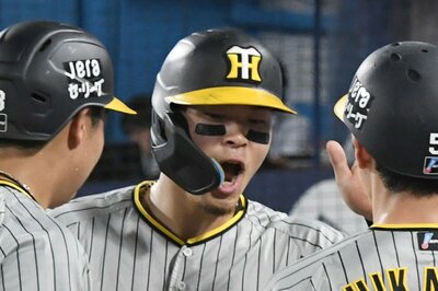 写真：【阪神】佐藤輝明 〝アイブラック兄弟〟森下翔太とアベック弾も