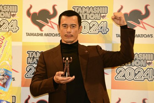 伊藤英明 自身のフィギュアに感無量「夢を追い続ければこういうものに