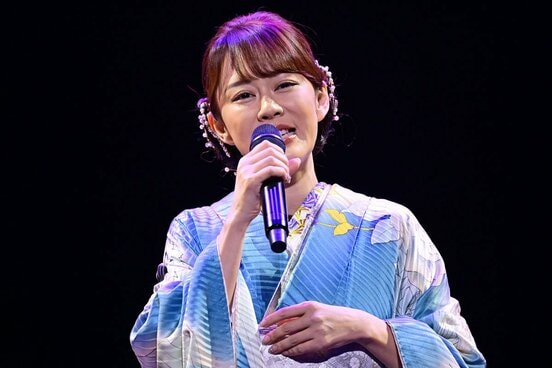 熱唱する丘みどり