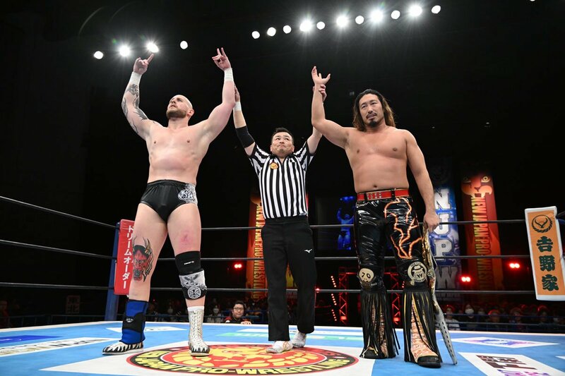 勝利した辻陽太（右）とゲイブ・キッド