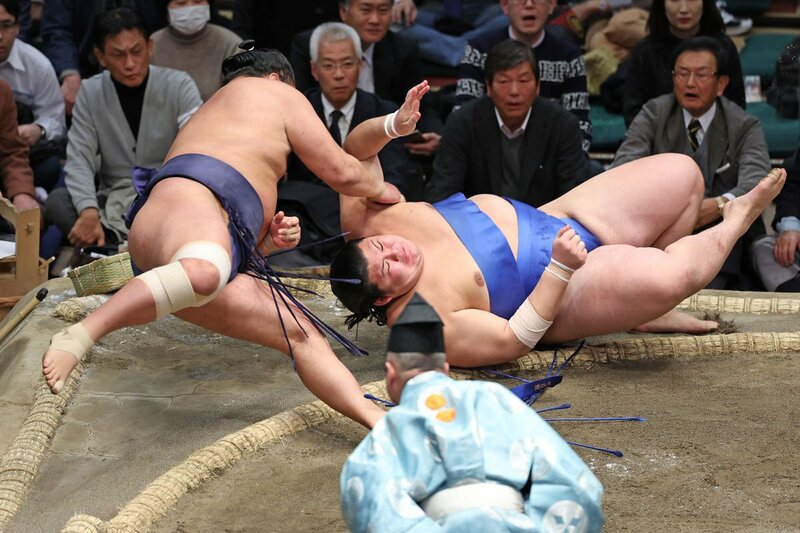 豊昇龍（左）に敗れた大の里