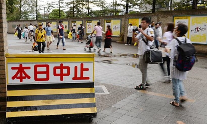  雨天中止になった甲子園球場