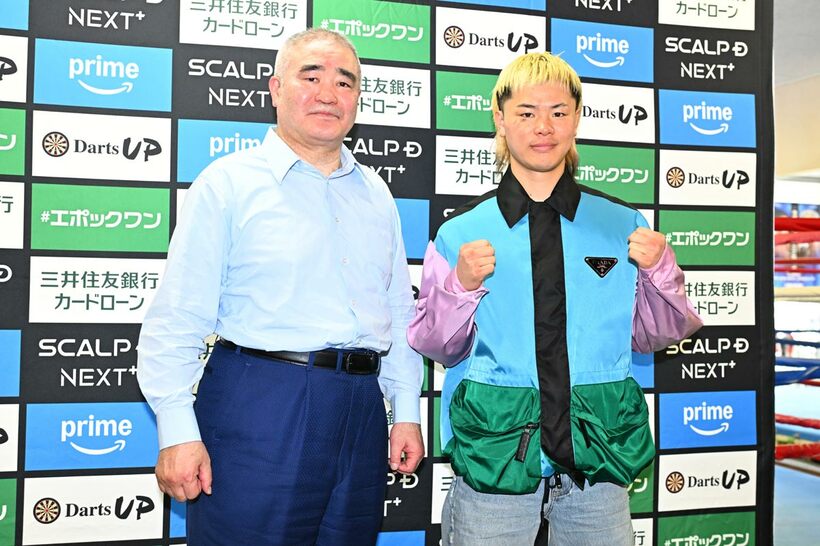 帝拳プロモーションの浜田剛史代表(左)と那須川天心
