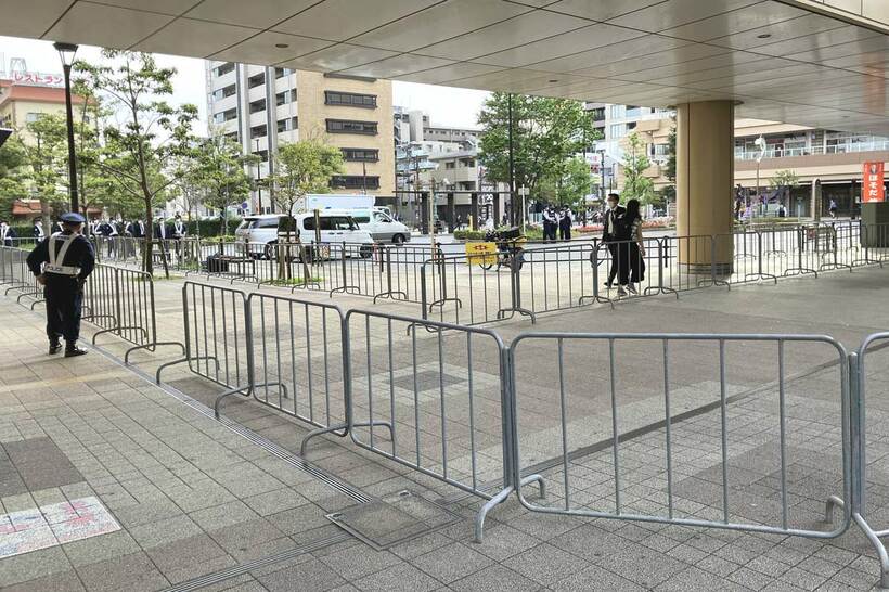 菅義偉元首相の応援演説会は２時間前から警備が敷かれていた