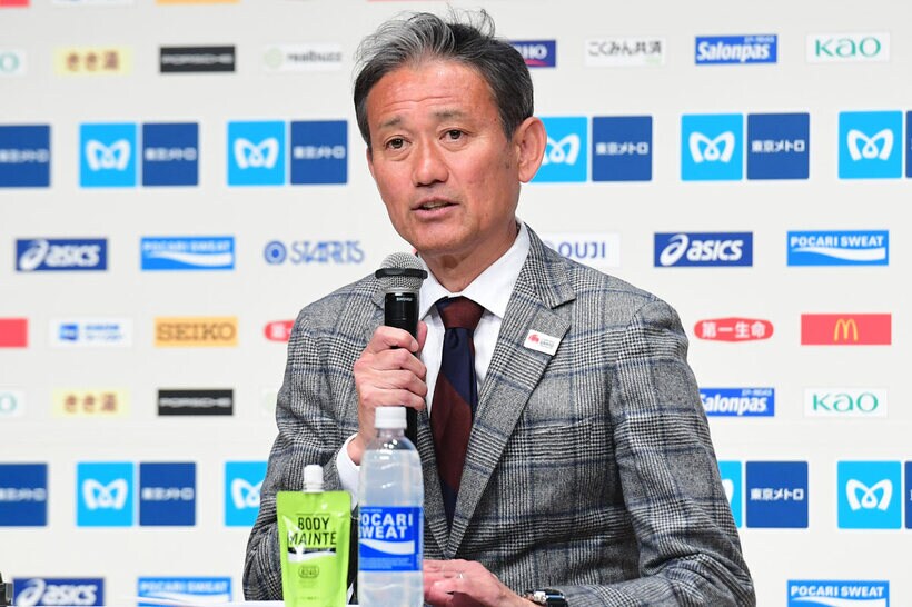 レースを総括した高岡寿成ＳＤ
