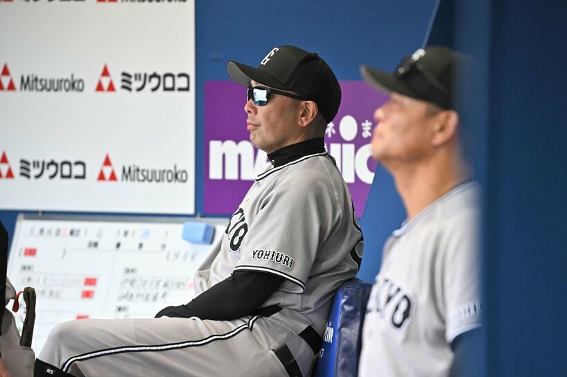 ベンチで泰然自若の巨人・阿部監督
