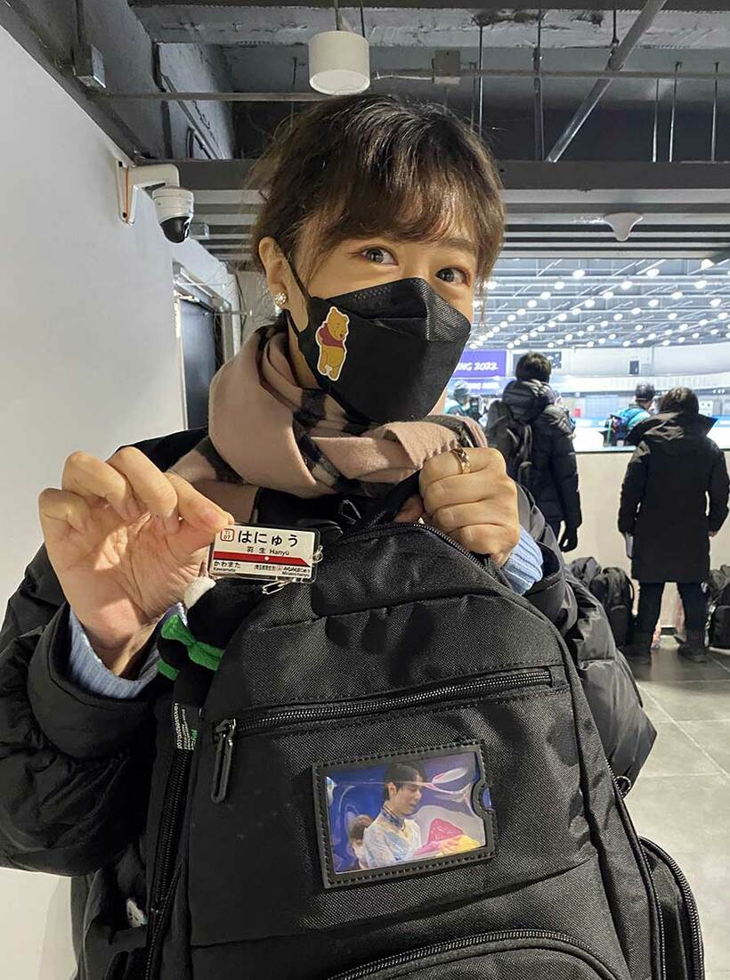  羽生の公式練習を取材したハルビン日報の王坤記者（東スポWeb）