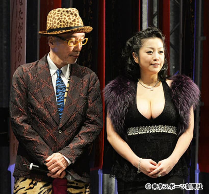  ２冠獲得！小向のスライム乳をのぞき込むテリー伊藤