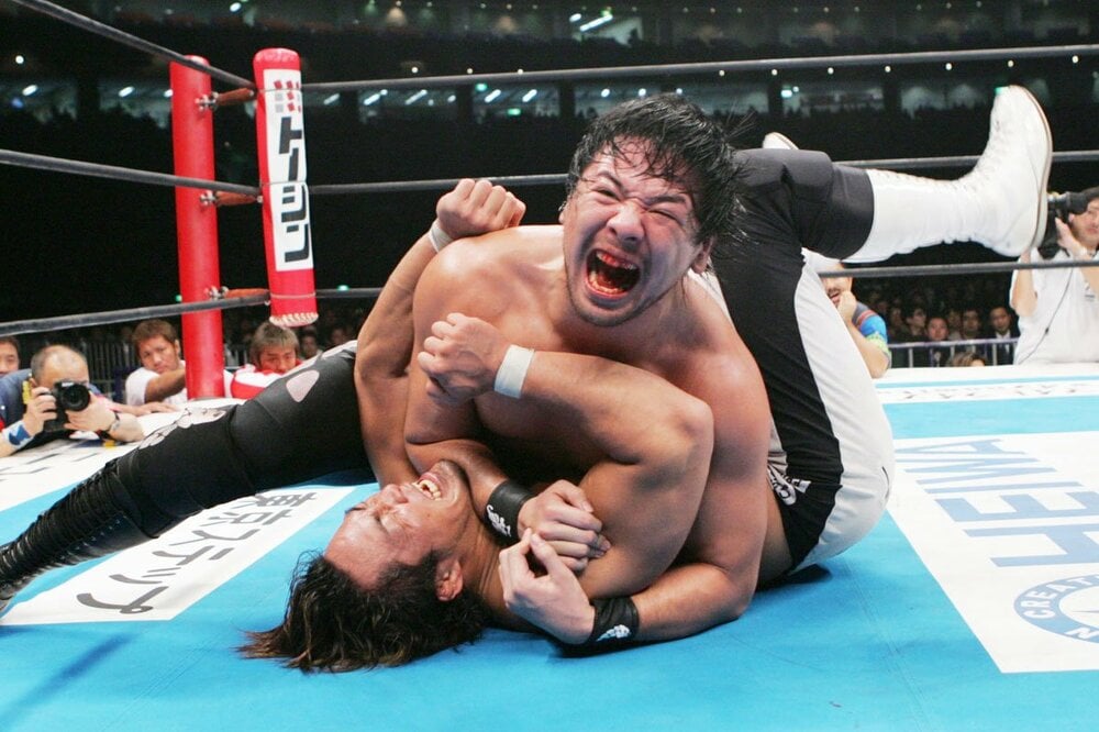 中邑真輔（上）に敗戦した棚橋（下、05年1月）