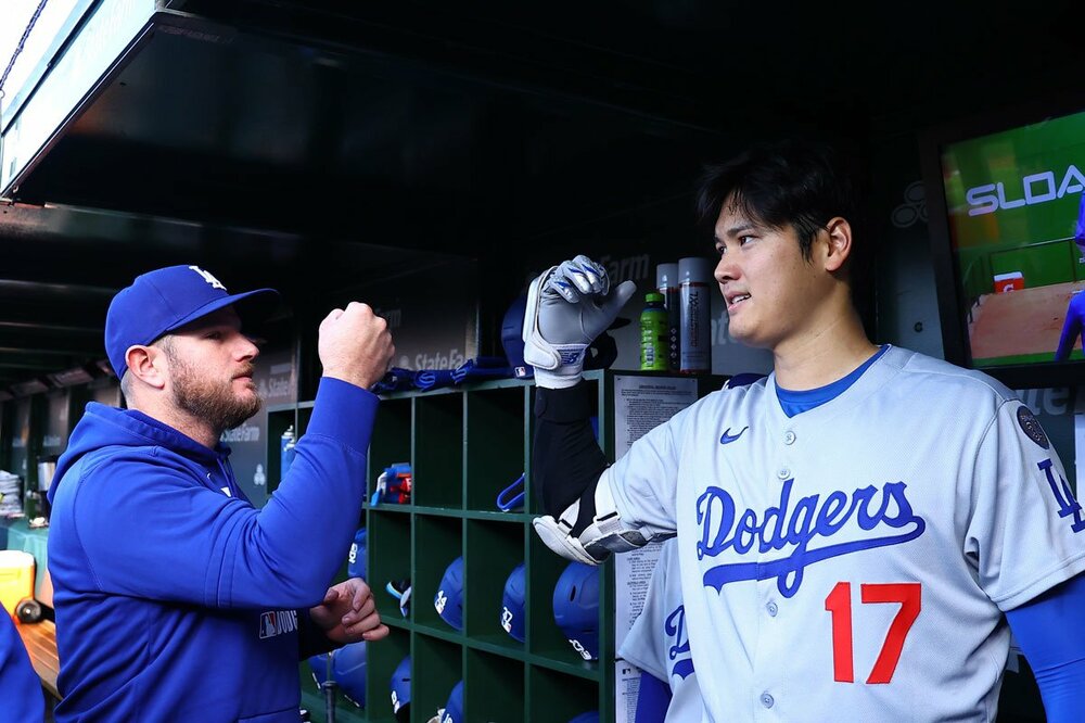 大谷とルーティンを行うマンシー