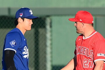 大谷翔平（左）とマイク・トラウト