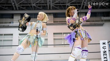 快勝した中野たむ(右)となつぽい