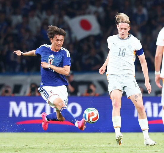 後半は日本代表にチャンスが巡ってきたが…。左はFW小川航基