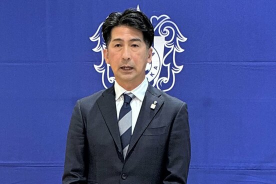 Ｊ１福岡の新社長に就任し、取材に応じる西野努氏