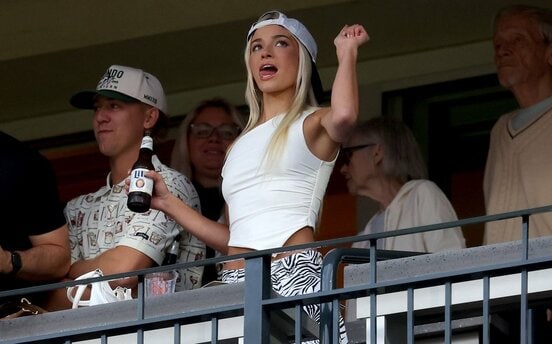 スキーンズの恋人ダンさん（ロイター）