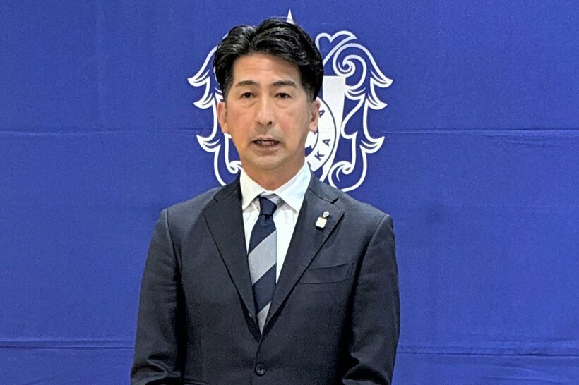 Ｊ１福岡の新社長に就任し、取材に応じる西野努氏
