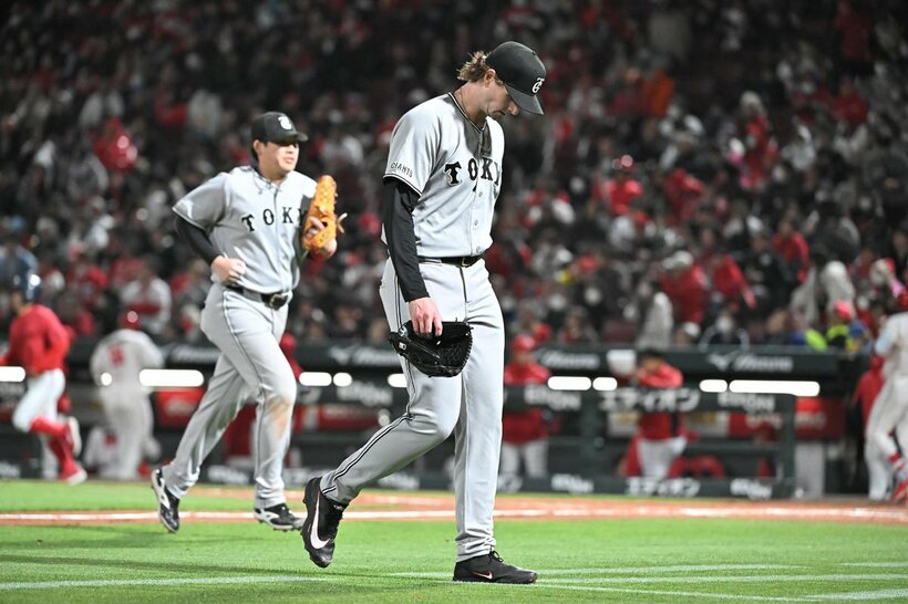 ファビアンに先制２ランを浴び肩を落とすウィットリー