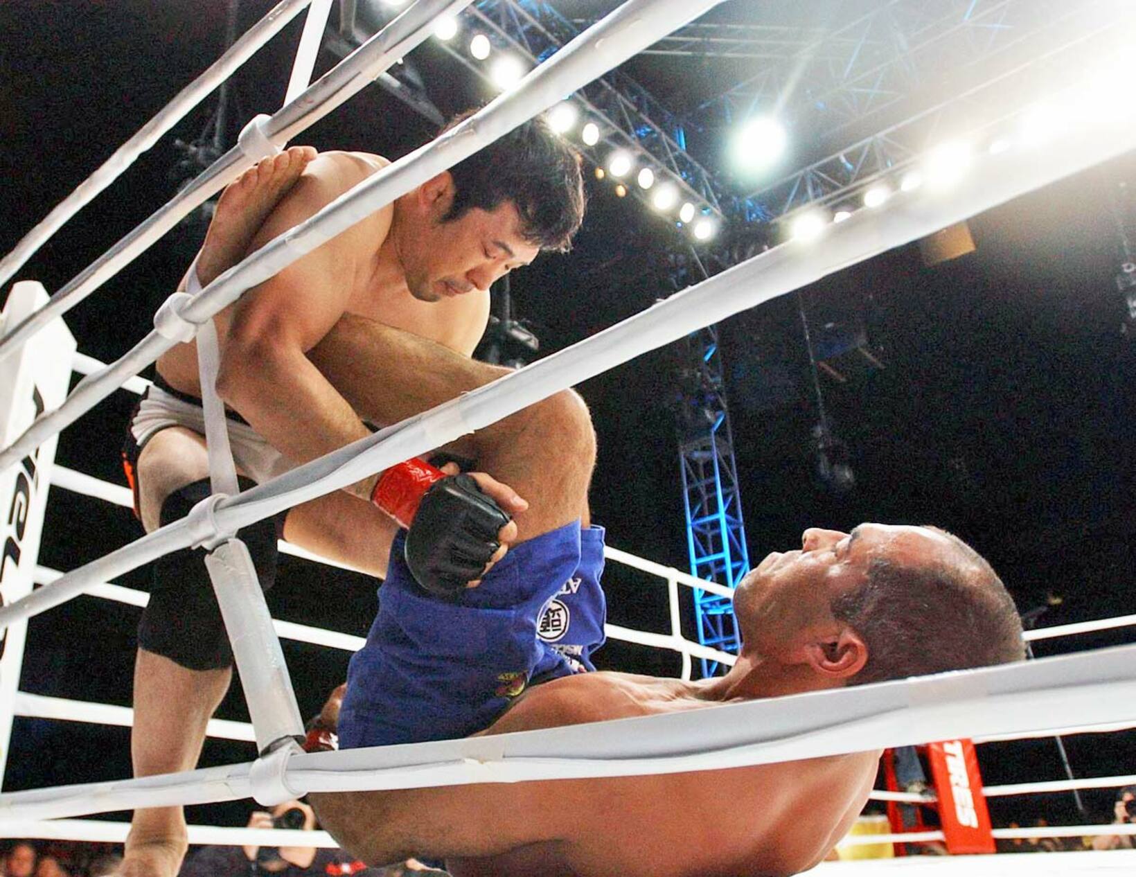 緩過ぎるロープでホイス（下）に苦戦