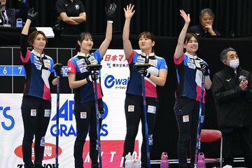 フォルティウスの(左から)吉村紗也香、小林未奈、小谷優奈、小野寺佳歩（©JCA/H.IDE）
