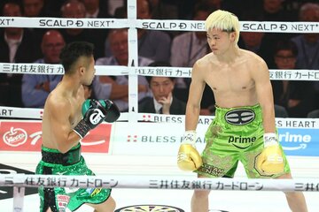 井上（左）と天心