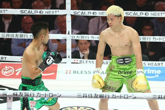 井上（左）と天心
