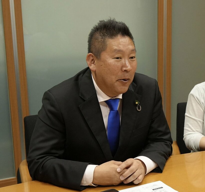  山本太郎氏と会談した立花氏（東スポWeb）