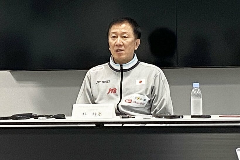 会見を行った日本代表の朴柱奉ヘッドコーチ