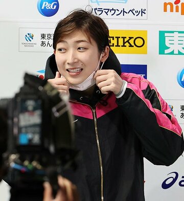  復活ロードは順調。取材を前に笑顔を見せた池江（代表撮影）