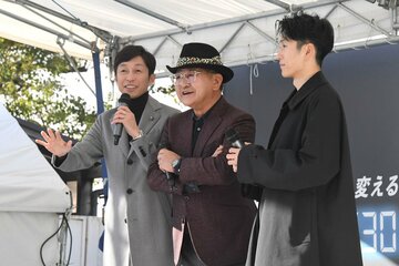 （左から）武豊騎手、矢作芳人調教師、坂井瑠星騎手がトークショーを行った