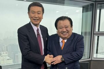 森田健作（左）と「すしざんまい」の木村清社長
