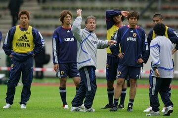 06年ドイツ大会、日本代表を率いたジーコ監督（中）